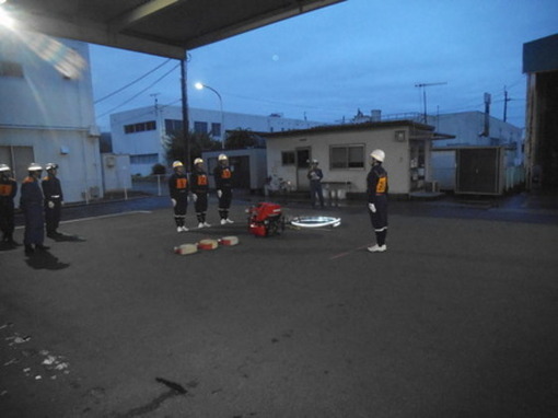 消防ポンプ操法大会の小型ポンプ操法の部に出場する桃山方面隊メンバーの訓練写真4