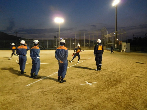 消防ポンプ操法大会の小型ポンプ操法の部に出場する桃山方面隊メンバーの訓練写真3