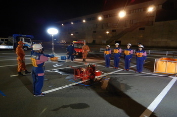 訓練を行う選手たちの写真