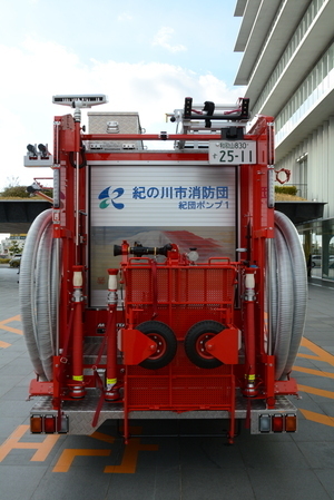 消防ポンプ自動車の後方の写真