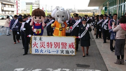 年末火災特別警戒の防火パレードに参加した女性分団員の写真1
