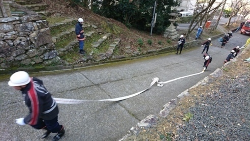 国指定重要文化財の三船神社で、那賀消防組合、三船神社自衛消防隊と合同で消防訓練を行う桃山方面隊の写真2
