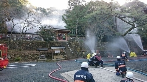 国指定重要文化財の三船神社で、那賀消防組合、三船神社自衛消防隊と合同で消防訓練を行う桃山方面隊の写真3