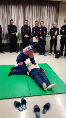 那賀消防組合の応急手当普及員講習を受講する女性分団員の写真2
