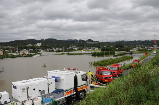 排水ポンプ隊の排水作業の写真1