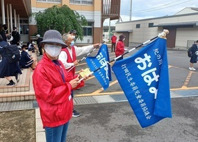 民生委員児童委員のあいさつ運動の風景