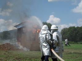 家屋火災の消火訓練の写真