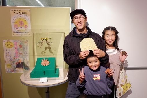 オニワンプレート贈呈の様子