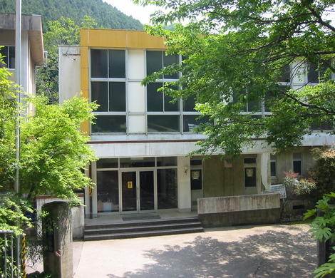 鞆渕小中学校屋内運動場