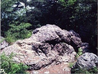 龍門山の磁石岩