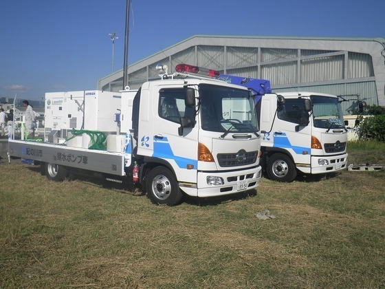 排水ポンプ車の写真