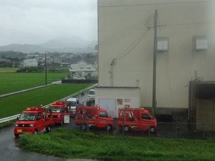 桃山町調月中部地区で排水作業を行う写真2