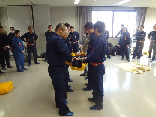 那賀消防組合防災センターで上級救命講習を受講する那賀方面隊の写真2