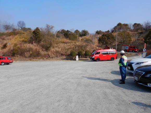 近畿大学生物理工学部付近での山林火災を想定した那賀消防組合と打田方面隊の合同訓練の写真1
