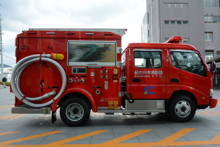 消防団の車とポンプ