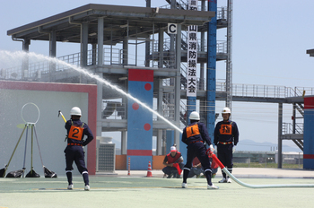 小型ポンプ操法の部に出場した貴志川方面隊の選手たちの写真7