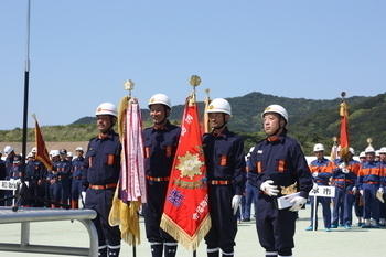 小型ポンプ操法の部に出場した貴志川方面隊の選手たちの写真8