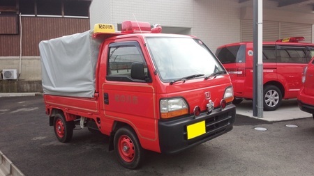 運搬車の右斜め前の写真