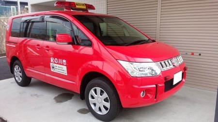 消防団本部指令車の右斜め前の写真