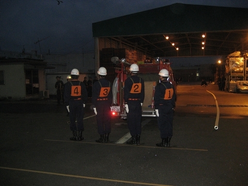 貴志川方面隊選抜メンバーによる第24回和歌山県消防ポンプ操法大会のポンプ車操法の訓練写真3