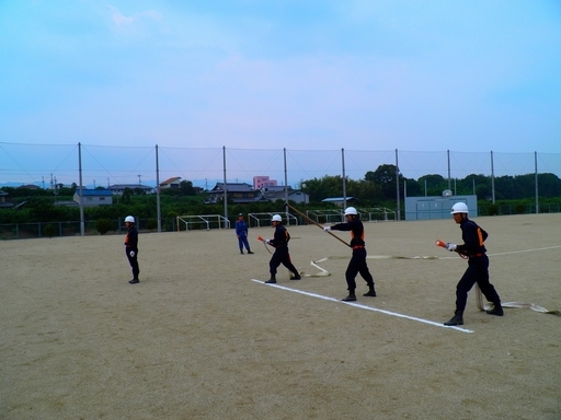 貴志川方面隊選抜メンバーによる第24回和歌山県消防ポンプ操法大会のポンプ車操法の訓練写真4